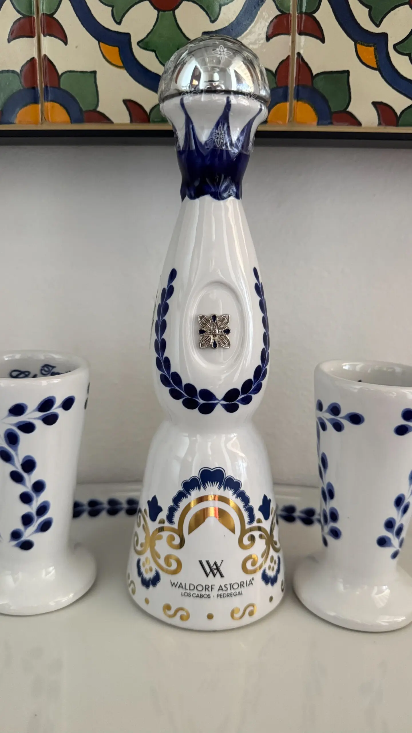 Decorative ceramic set with blue leaf patterns and gold accents.
