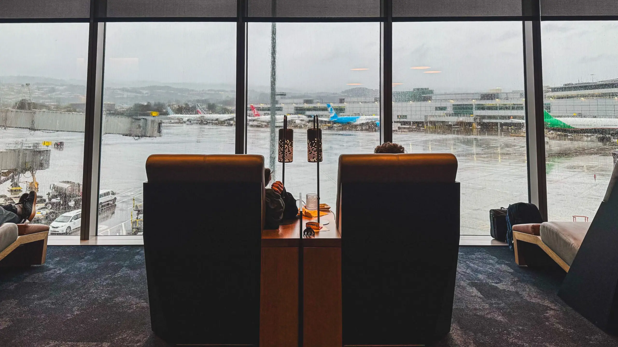 Alaska Airlines Lounge at SFO tarmac view
