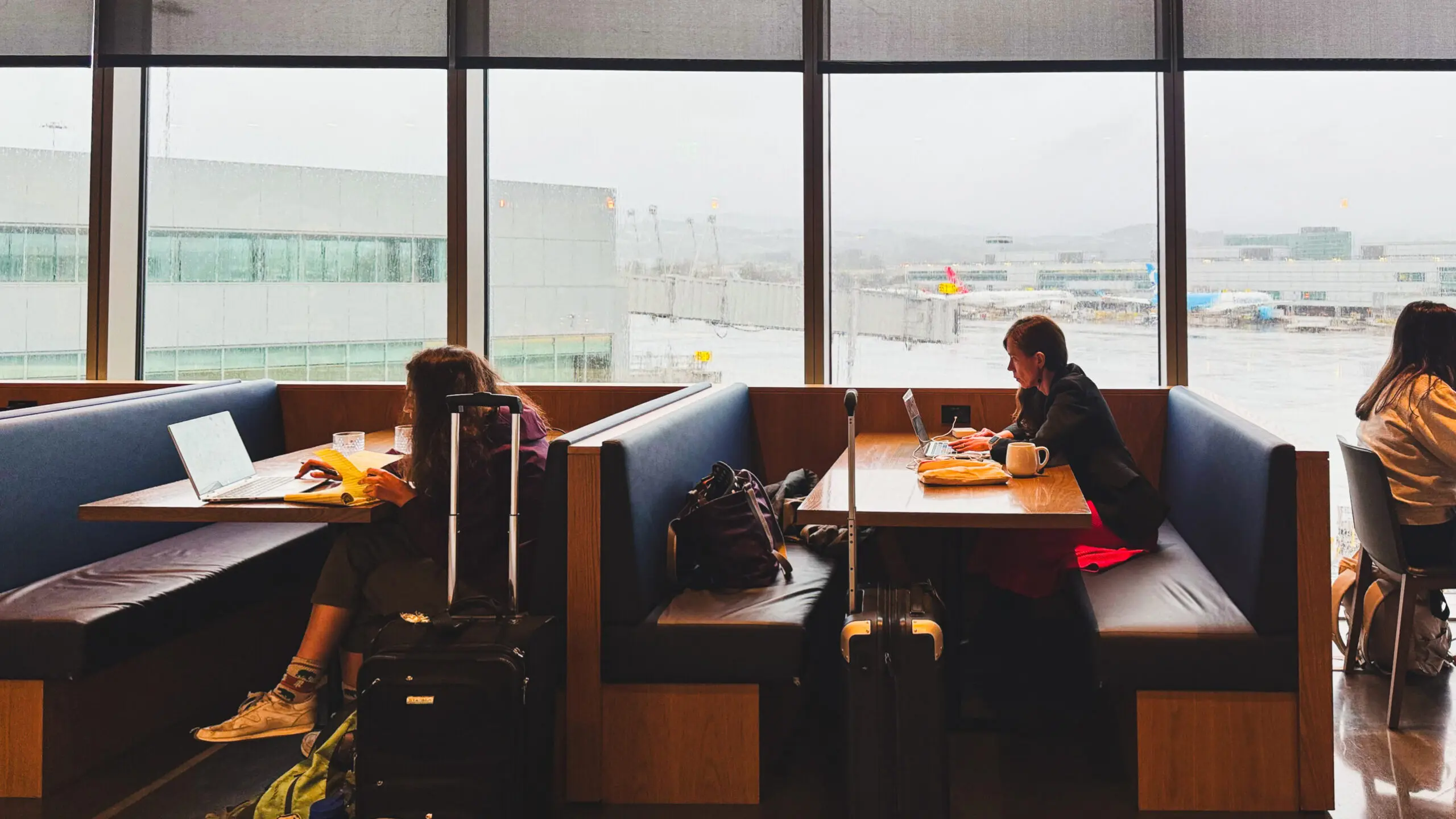 Alaska Airlines Lounge at SFO seating comfort