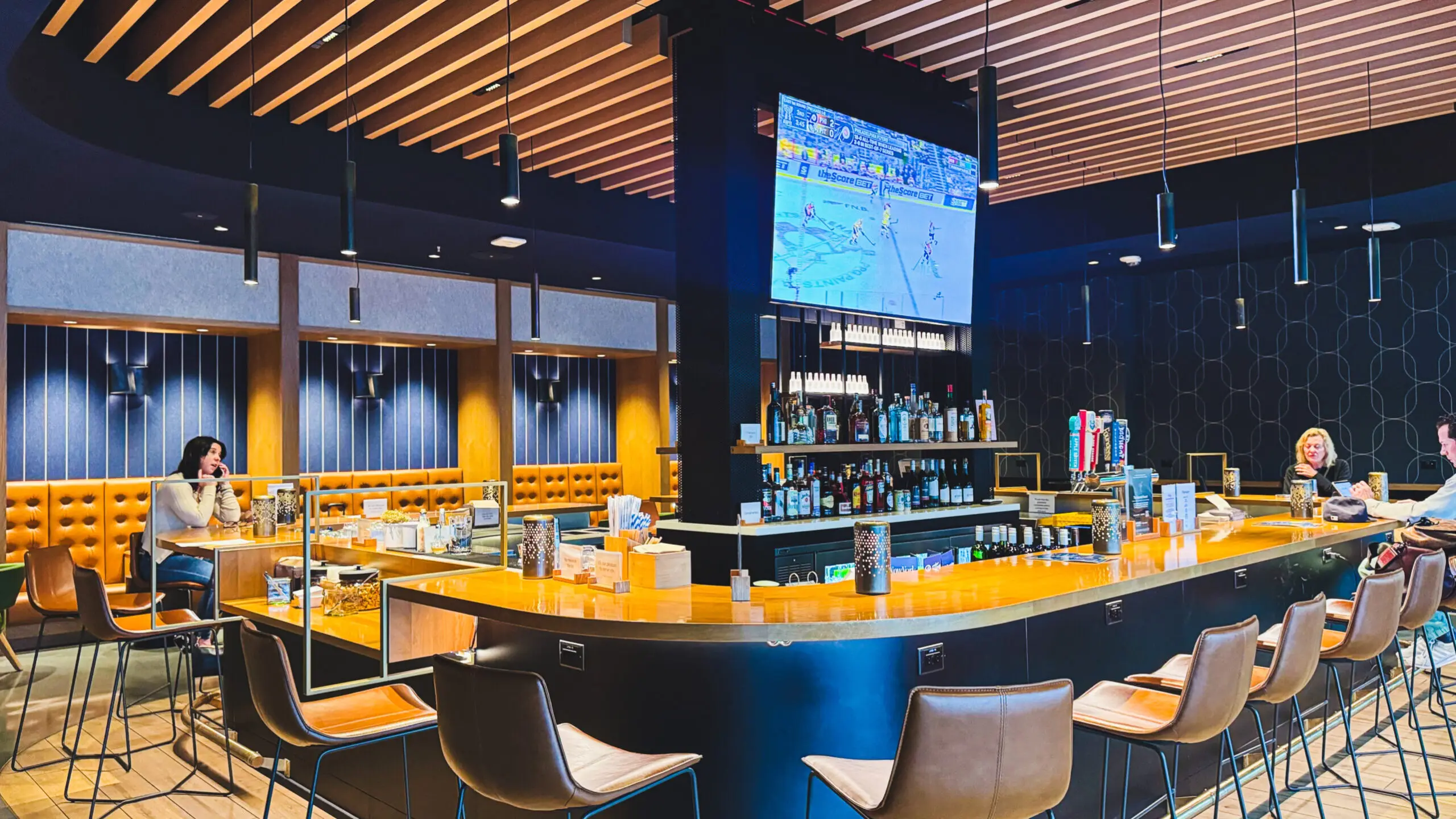 Alaska Airlines Lounge at SFO decor