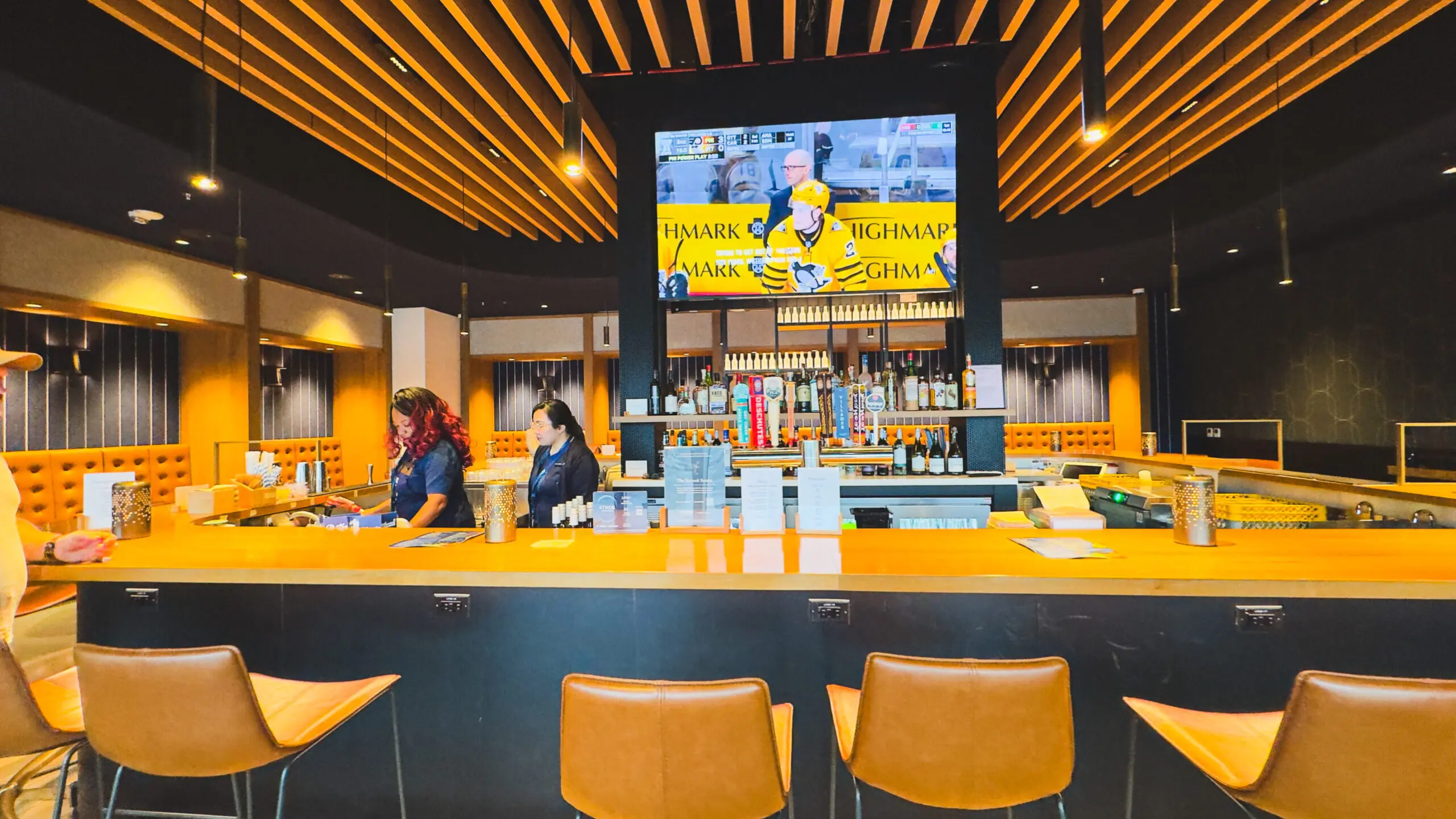 Alaska Airlines Lounge at SFO bar