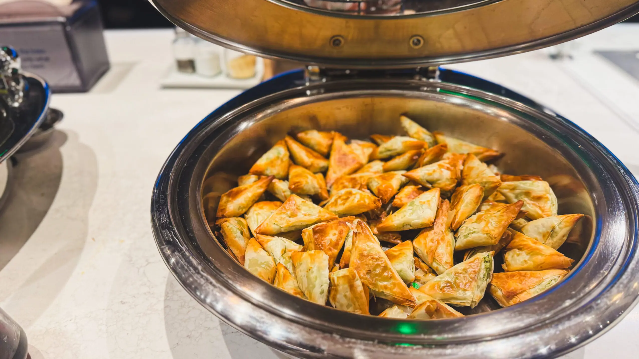 Alaska Airlines Lounge at SFO cocktails