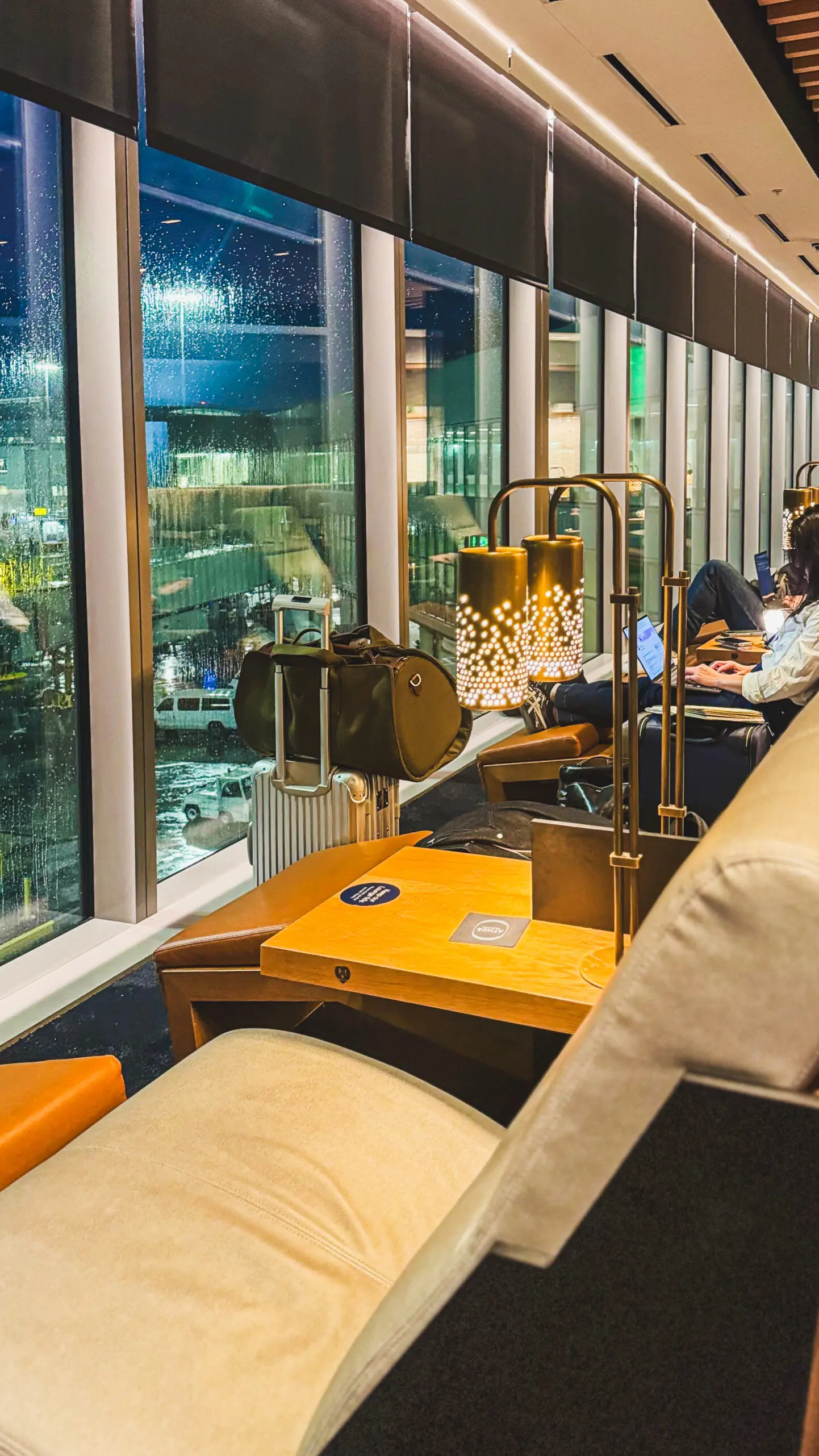 Alaska Airlines Lounge at SFO lounge space