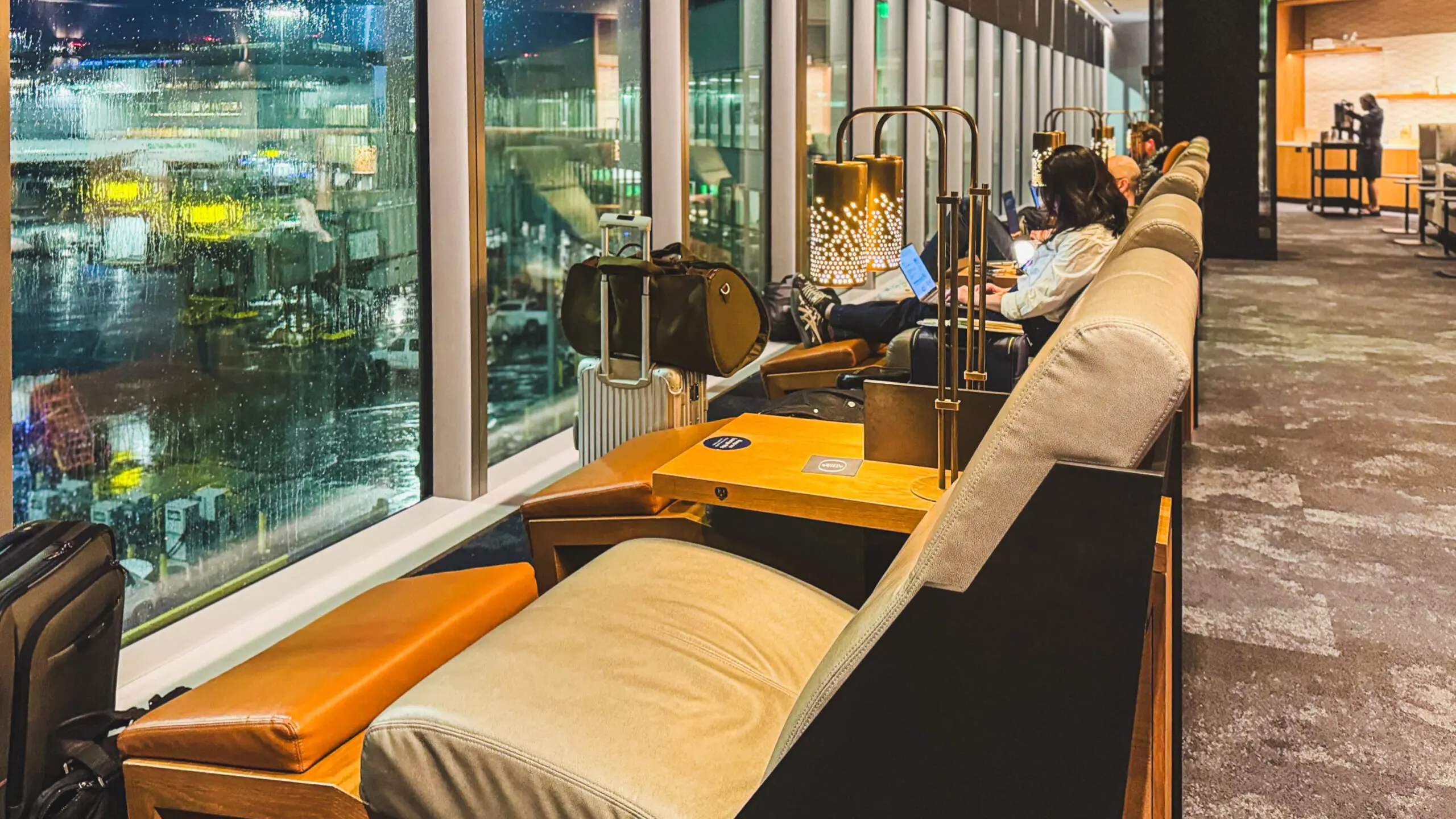 Alaska Airlines Lounge at SFO seating